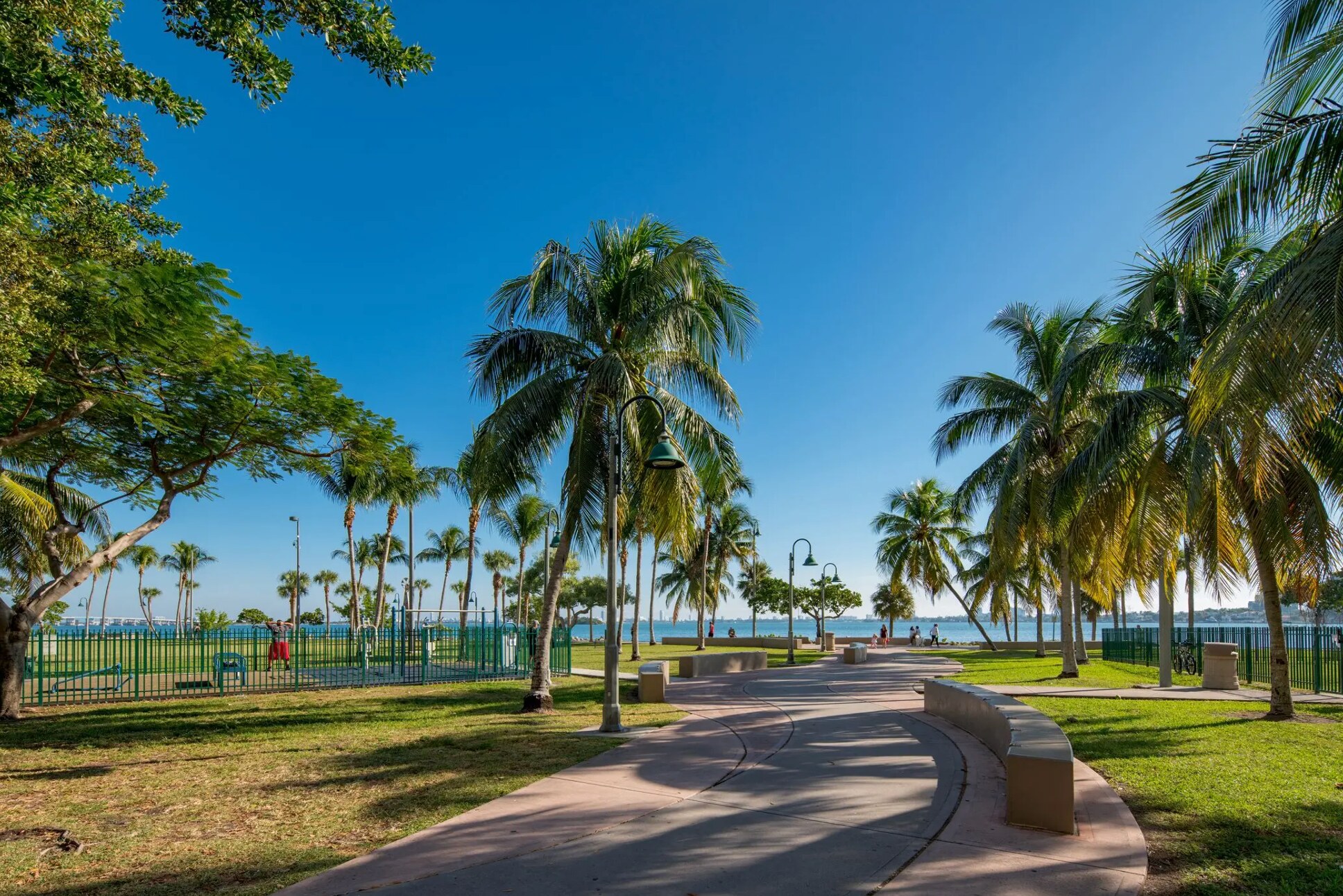 Edgewater — Waterfront calm nearby